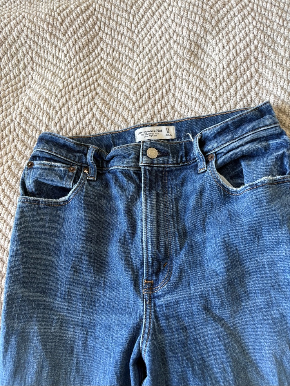 Abercrombie & Fitch Women's Medium Blue High-Rise Straight Jeans